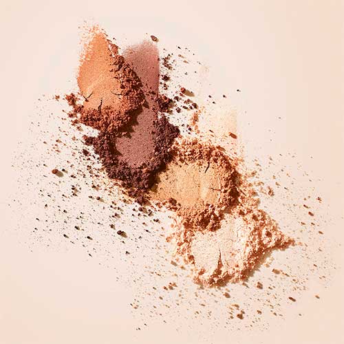 Smoky eye brick satin shine eyeshadow features different tones are Linen, Sunbeam, Sandal and copper!