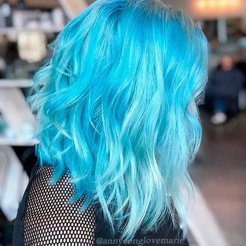 Cute medium pastel blue hair dye for summer 2020!