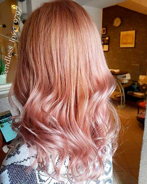 Fabulous strawberry blond hair colour idea for women!