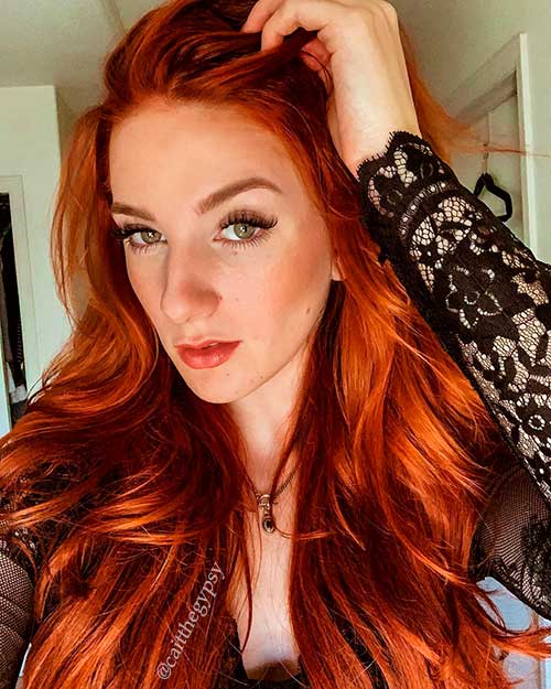 Stunning auburn hair color idea for women!