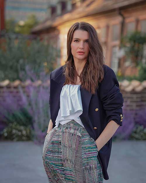 An oversize blazer is an amazing idea for an autumn 2020 styling in amazing autumn colors! An oversize blazer is an amazing idea for an autumn 2020 styling in amazing autumn colors!
