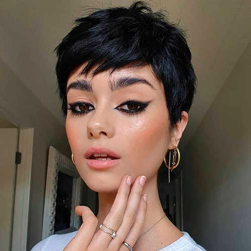 Voluminous Pixie 2020 one of the hairstyle trends in fall 2020!