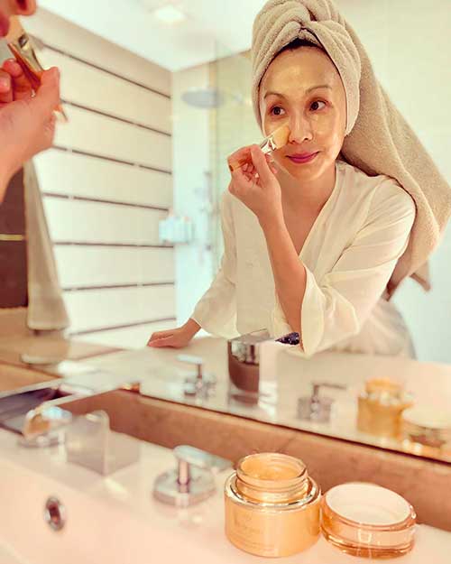 How to use CLÉ DE PEAU BEAUTÉ Precious Gold Vitality Mask How to use CLÉ DE PEAU BEAUTÉ Precious Gold Vitality Mask