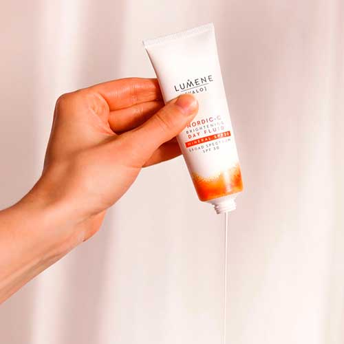 Lumene Nordic-C Valo Brightening Day Fluid Mineral Sunscreen SPF30 Lumene Nordic-C Valo Brightening Day Fluid Mineral Sunscreen SPF30