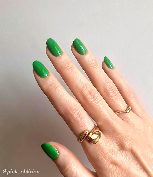 Essie feelin' just lime Nail Polish Short lime green nails uses Essie feelin' just lime Nail Polish for summer 2021