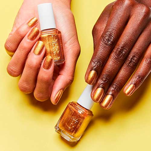 Cute warm and shimmery bronze short nails 2021 with Essie get your groove on