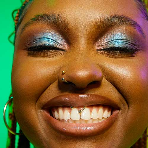 Turquoise shift and pink shift eyeshadow look Turquoise shift and pink shift eyeshadow look with Eyeshadow Palette Electric Mood X Tiana Feeling Lucky by E.L.F. Cosmetics