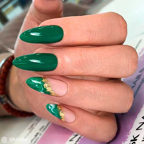 Emerald Green Nails Design with Gold Fall almond shaped emerald green nails with gold for autumn season