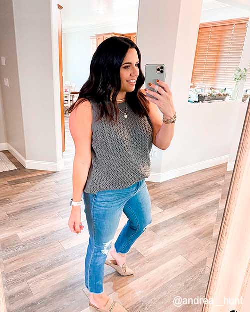 Simple Fall Outfits for Women: Sleeveless Top and Jeans Simple Fall Outfits for Women Consists of Sleeveless Top and Jeans