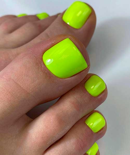 Glossy Neon Yellow-green Pedicure Idea to try in 2021