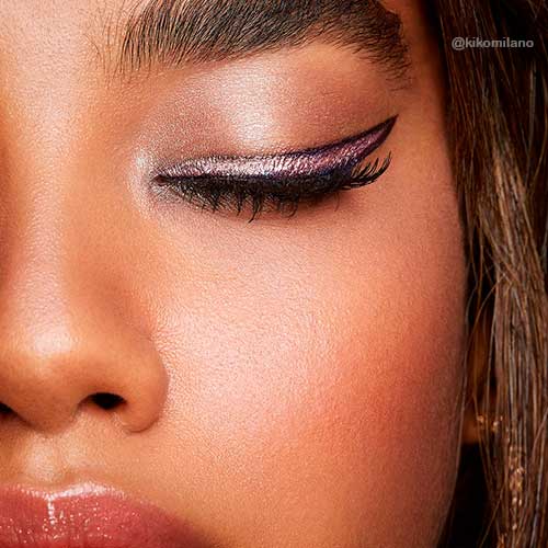 Simple and Gorgeous Cat Eyeliner Christmas Makeup Look for Holiday 2021