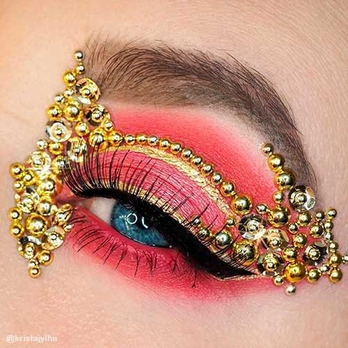 One of the best Christmas Makeup Looks with Jewels and winged liner for Christmas 2021