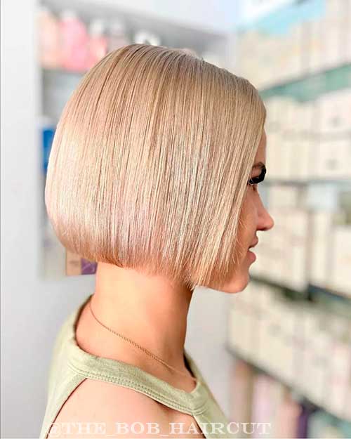 Chin Length Short Blunt Bob Haircut with Blonde Hair Color Chin Length Short Blunt Bob Haircut with Blonde Hair Color