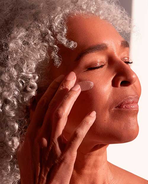 How to Apply Augustinus Bader Ultimate Soothing Cream How to Apply Augustinus Bader Ultimate Soothing Cream