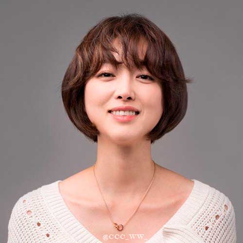 Round Short Bob Haircut with Fringe Round Short Bob Haircut with Fringe