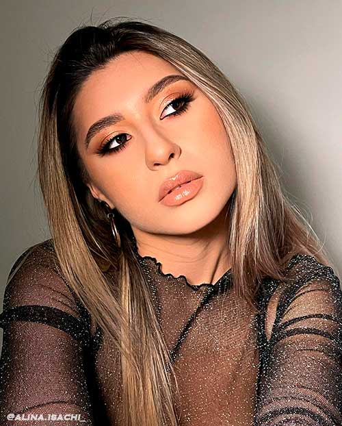 bronzed eyeshadow makeup look with nude glossy lips for summer 2022 Bronzed eyeshadow makeup look with nude glossy lips is one of the cutest summer makeup looks 2022