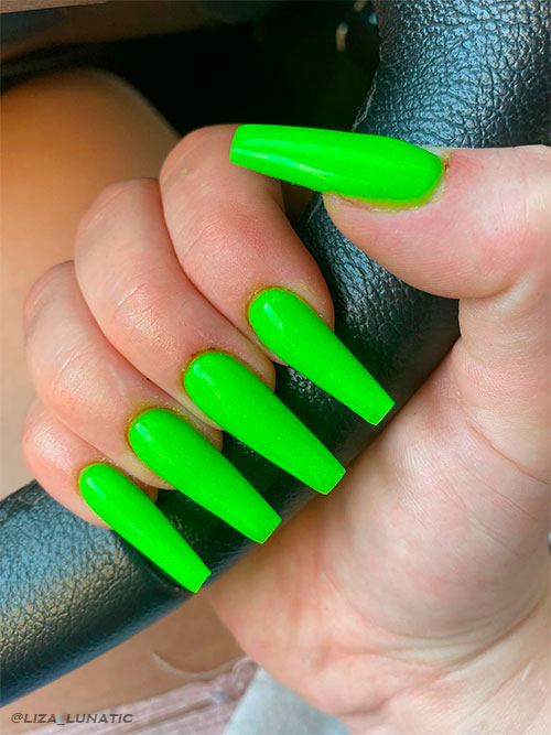 Long Coffin Neon Green Nails 2022