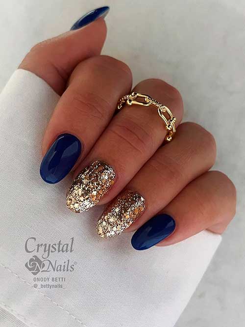 Short round navy blue and gold nails for 2022