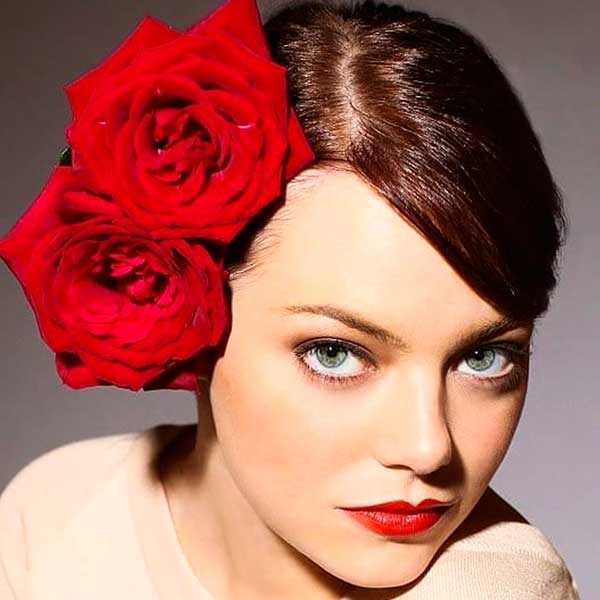 Emma Stone's Gorgeous Red Lips - Emma Stone Revealed Her Beauty Products and Hair Care Routine