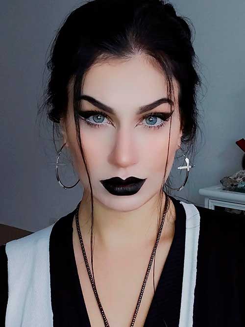 Gothic makeup look consists of goth eyes and lips - Fall Eye Makeup Looks