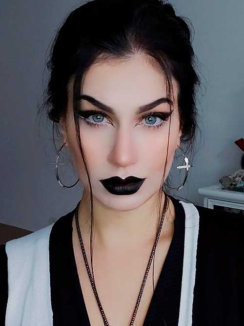 Gothic makeup look consists of goth eyes and lips Gothic makeup look consists of goth eyes and lips - Fall Eye Makeup Looks