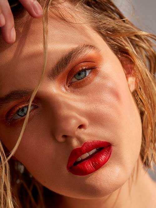 Christmas Copper Eye Shadow and Glossy Red Lips Christmas Copper Eye Shadow and Glossy Red Lips