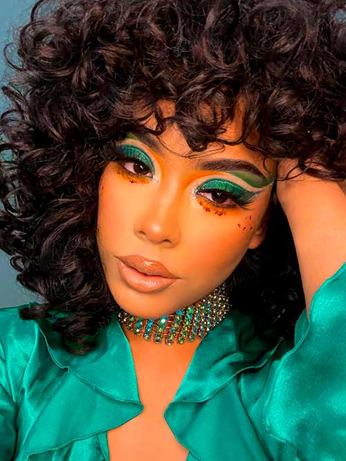 Glitter Emerald Eyeshadow Look is One of the Perfect Fall Eyeshadow Looks 2022