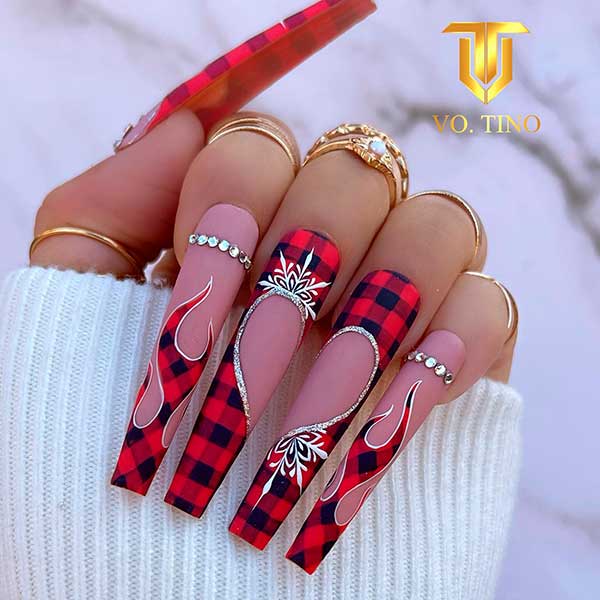 The Best Plaid Nails to Try in 2022