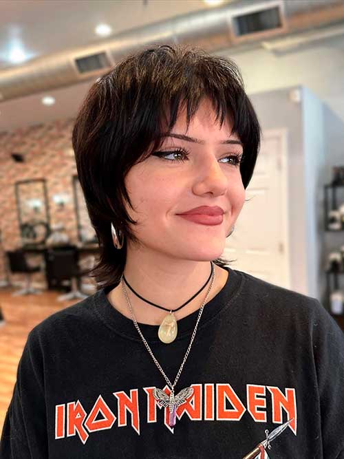 Short Shag The short shag hairstyle is a trendy haircut in 2023