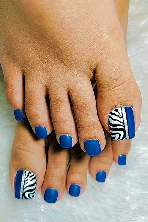 Blue summer toe nails with zebra prints and silver glitter on big toe nails