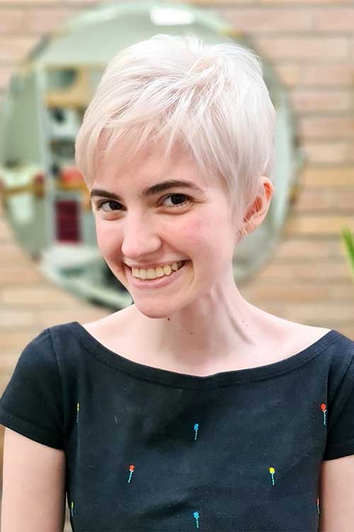 Chic Blonde Textured Pixie Cut for Fine Hair