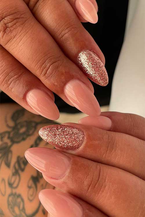 Short nude nails with a gold glitter accent nail as august nails design