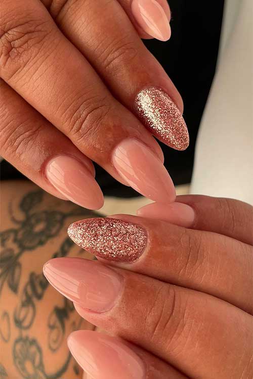 Short nude nails with a gold glitter accent nail as august nails design Short nude nails with a gold glitter accent nail as august nails design