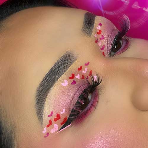 Simple pink Valentine's Day eye makeup using shimmer nude pink eyeshadow on eyelids and black-winged eyes