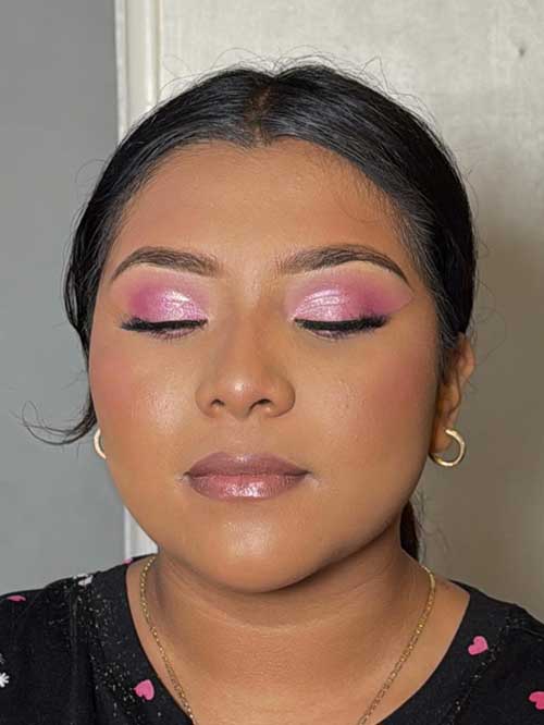 A Soft pink eyeshadow look features blush and nude lip gloss, creating a romantic, elegant makeup perfect for any occasion. A Soft pink eyeshadow look features blush and nude lip gloss, creating a romantic, elegant makeup perfect for any occasion.